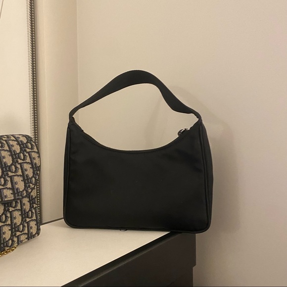 SOLD💗 $7⃣️0⃣️0⃣️Re-Nylon Re-Edition 2000 hobo mini-bag🖤 - Picture 3 of 7